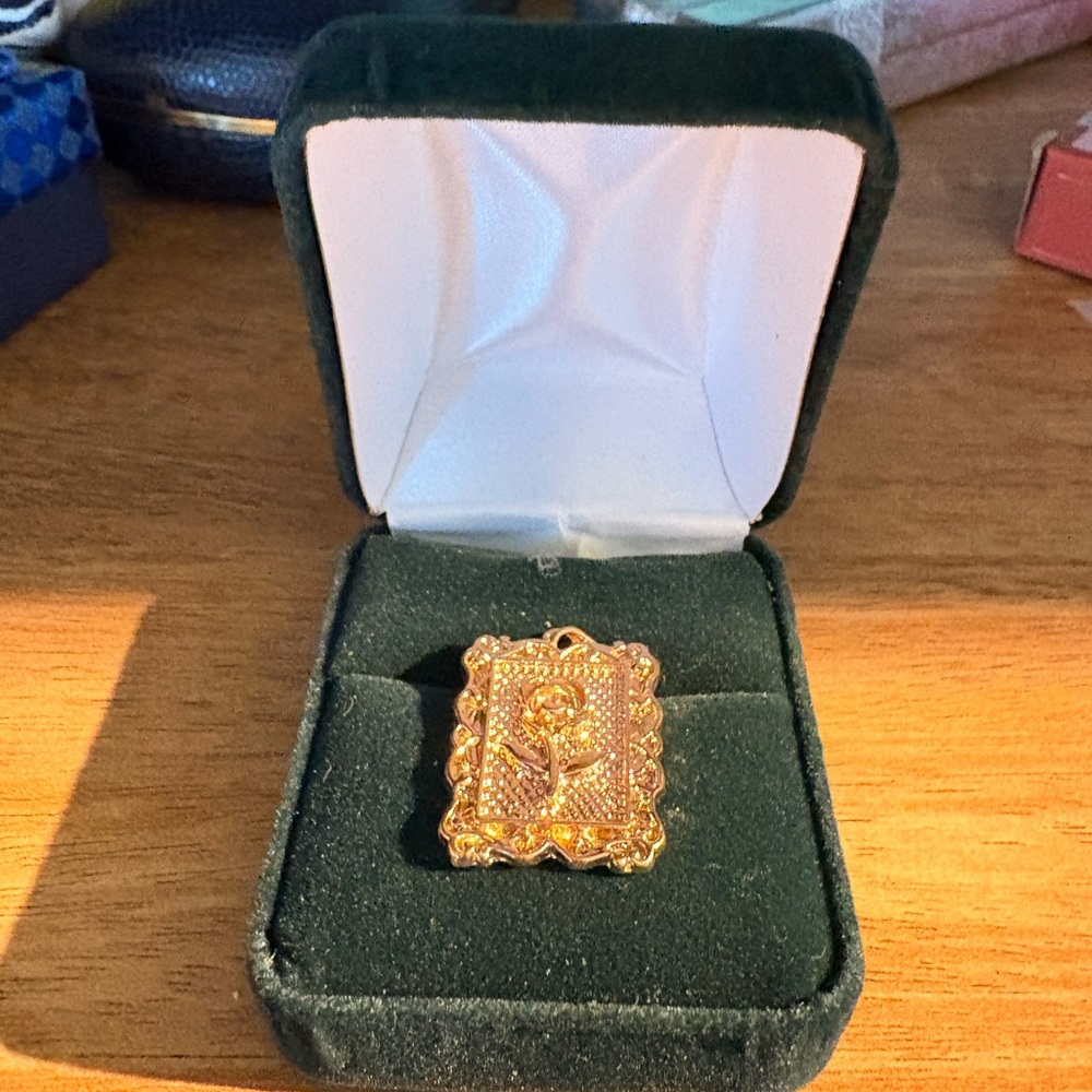 14k Gold Pendant with Intricate Design